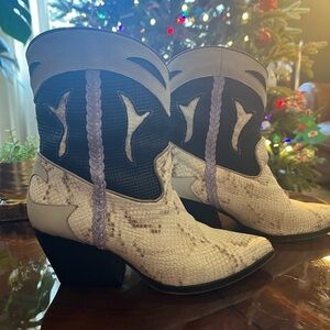 Dolce Vita Loral Western boot size 9